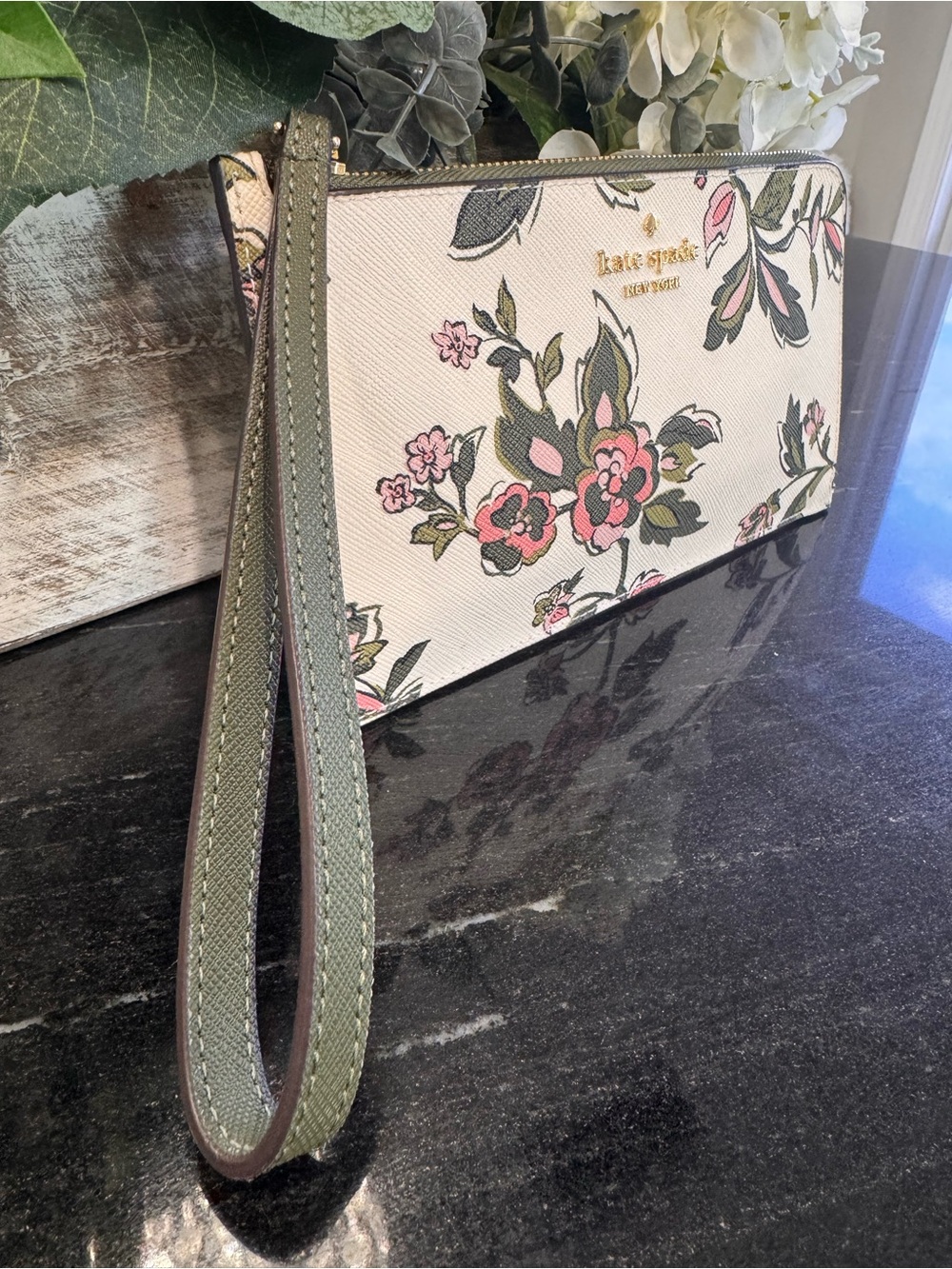 🍃🌸Kate Spade Lucy Ivory Floral Saffiano Leather L-Zip Wristlet Wallet - Picture 3 of 10